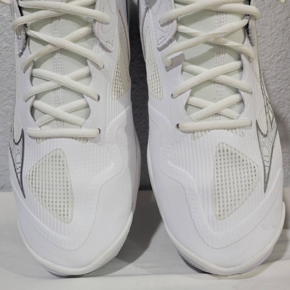 Mizuno Wave Momentum 3 Men's Volleyball Shoe - Picture 3 of 10